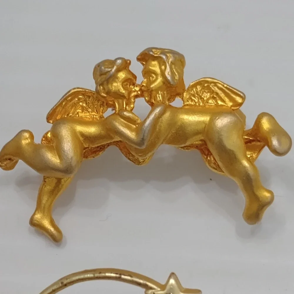 Lot 3 Vintage Gold Tone Brooches Avon Apple Angel‎ Nativity